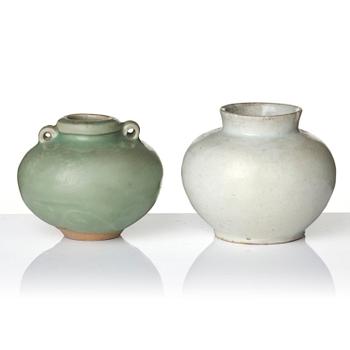 A group lot of ceramics for the Southeast Asian market, 14/16th century. (7 pieces).