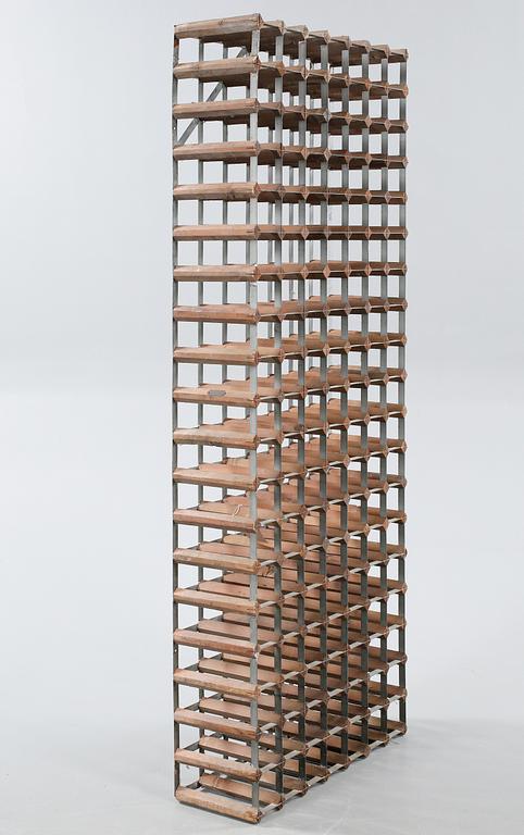 A wine rack from Farrow & Jackson, England, 20th century.