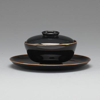 SOPPSKÅLAR med LOCK samt ASSIETTER, 23 delar, flintgods, Rörstrand. 1900-tal.