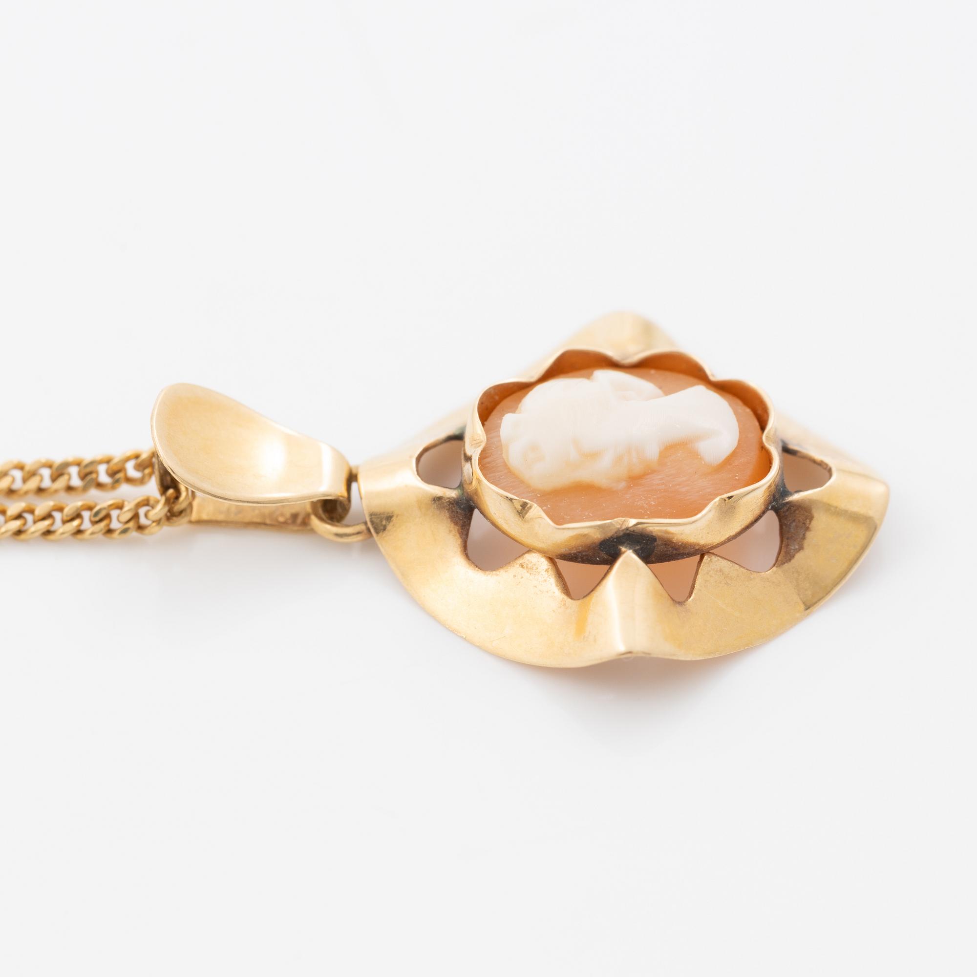 Hänge 18K guld med snäckskalscamé samt kedja, 18K guld.