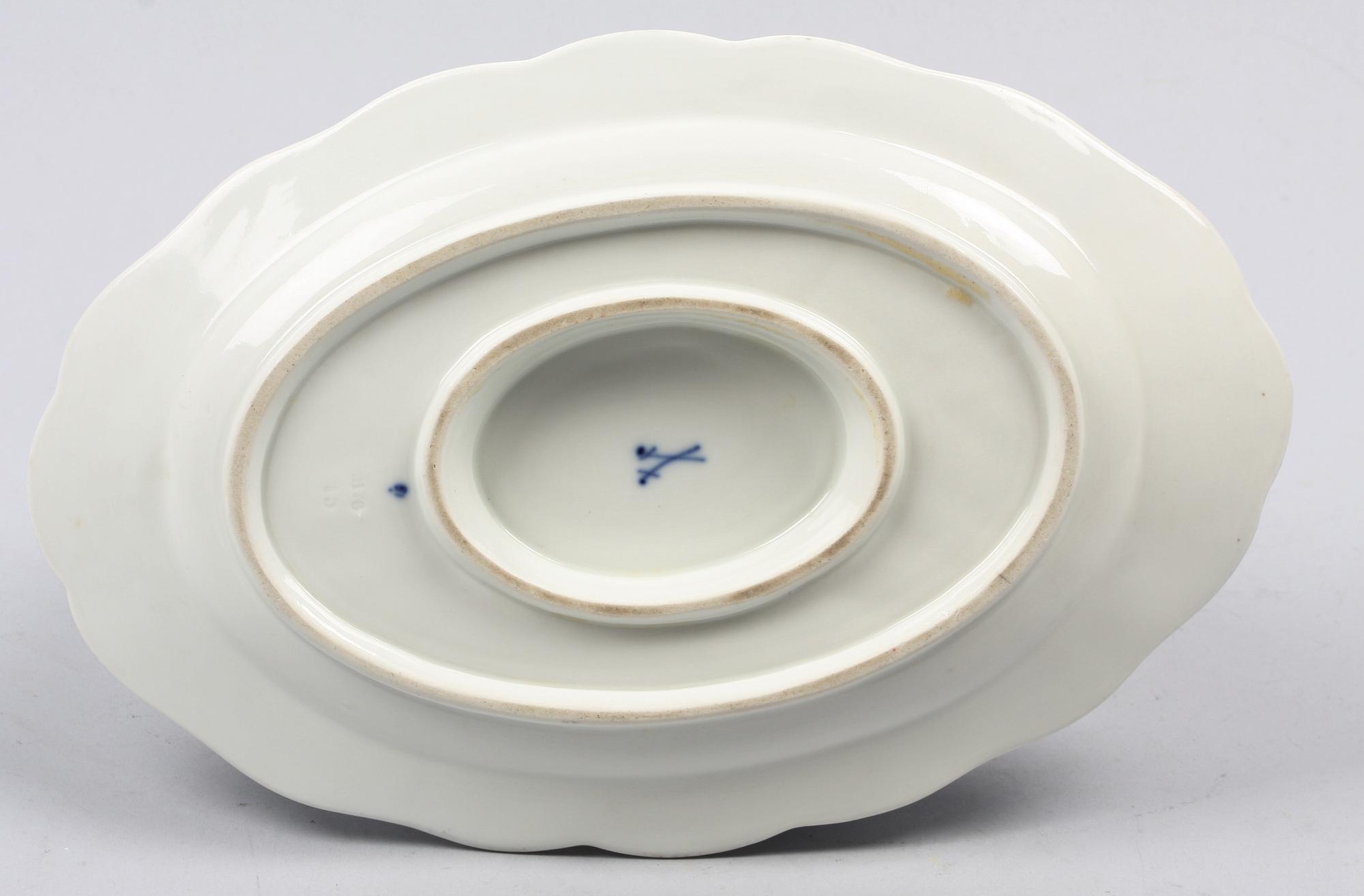 TERRIN MED SKED, porslin, Meissen.