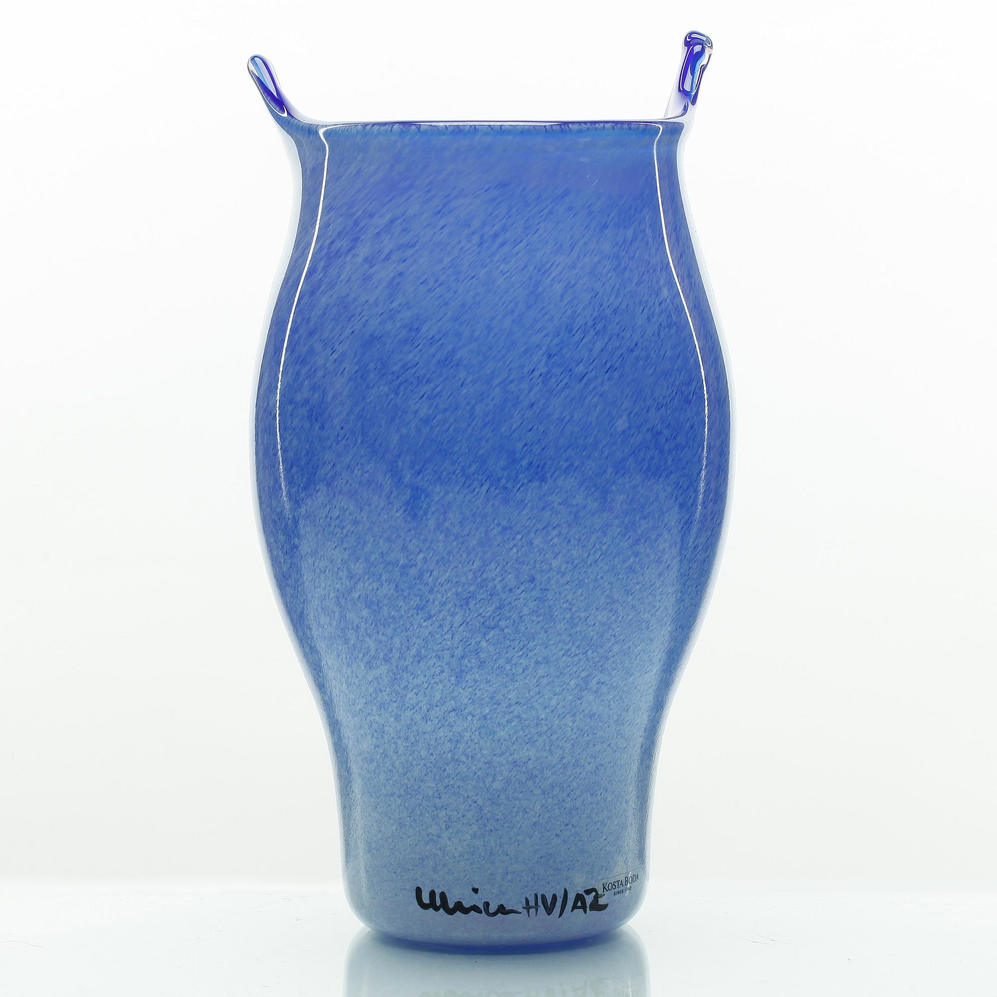 VAS, glas, "Open minds", Ulrica Hydman-Vallien, Kosta Boda, signerad.