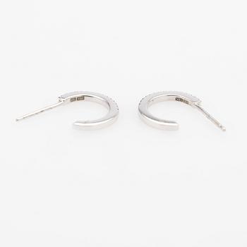 Earrings, a pair, with brown diamonds.