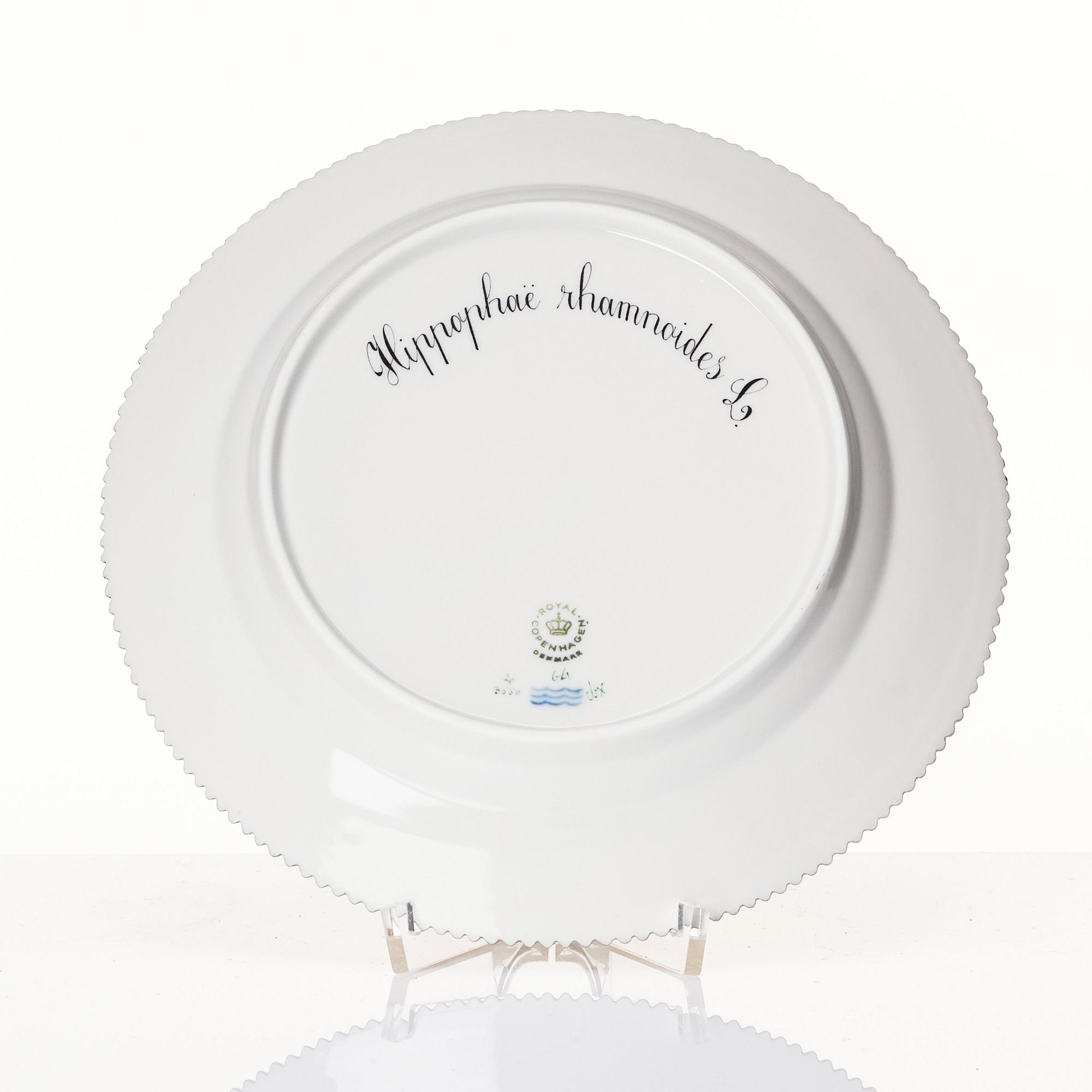 A set of 12 Royal Copenhagen 'Flora Danica' plates, Denmark, 20th Century.