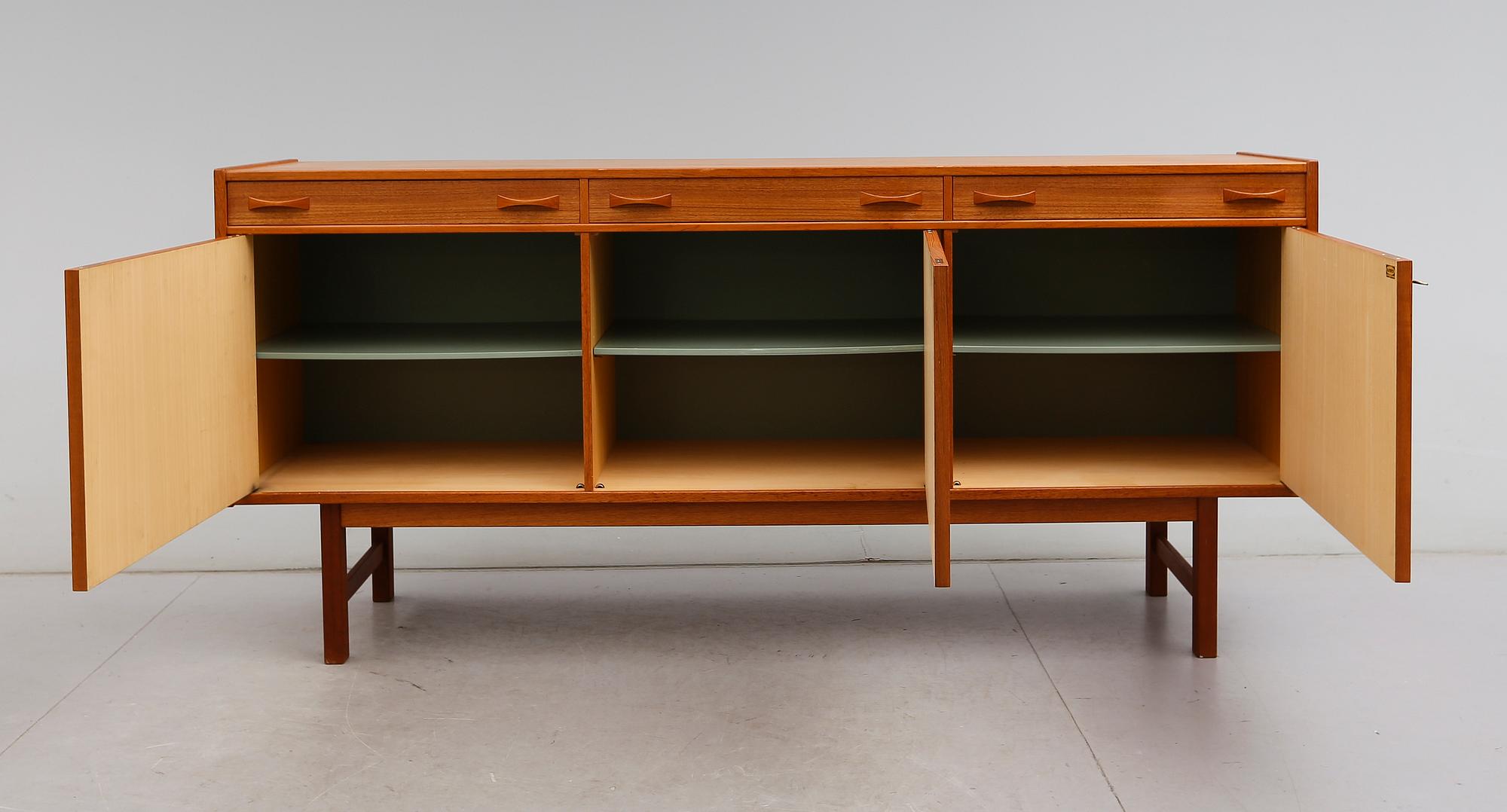 SIDEBOARD, Ulferts, 1900-talets andra hälft.