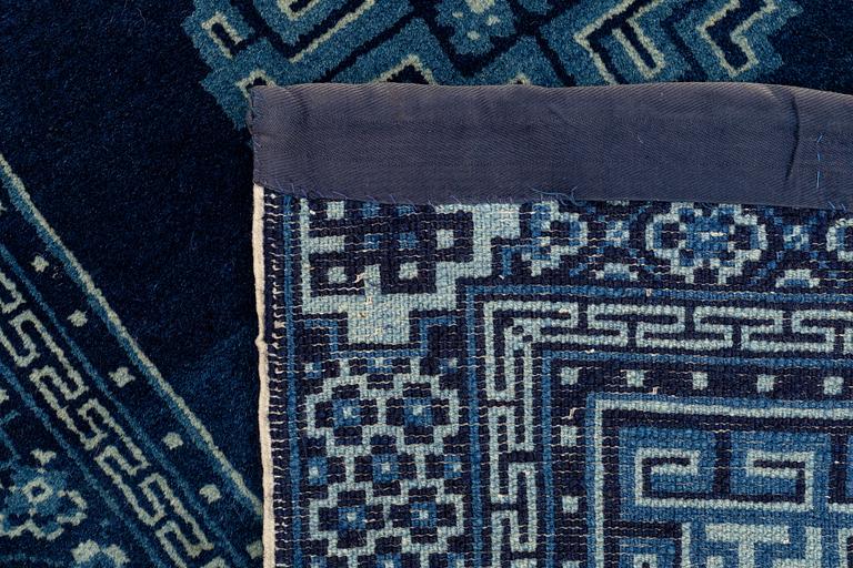 A rug, semi-antique Baotou, ca 121-122 x 59-61 cm.