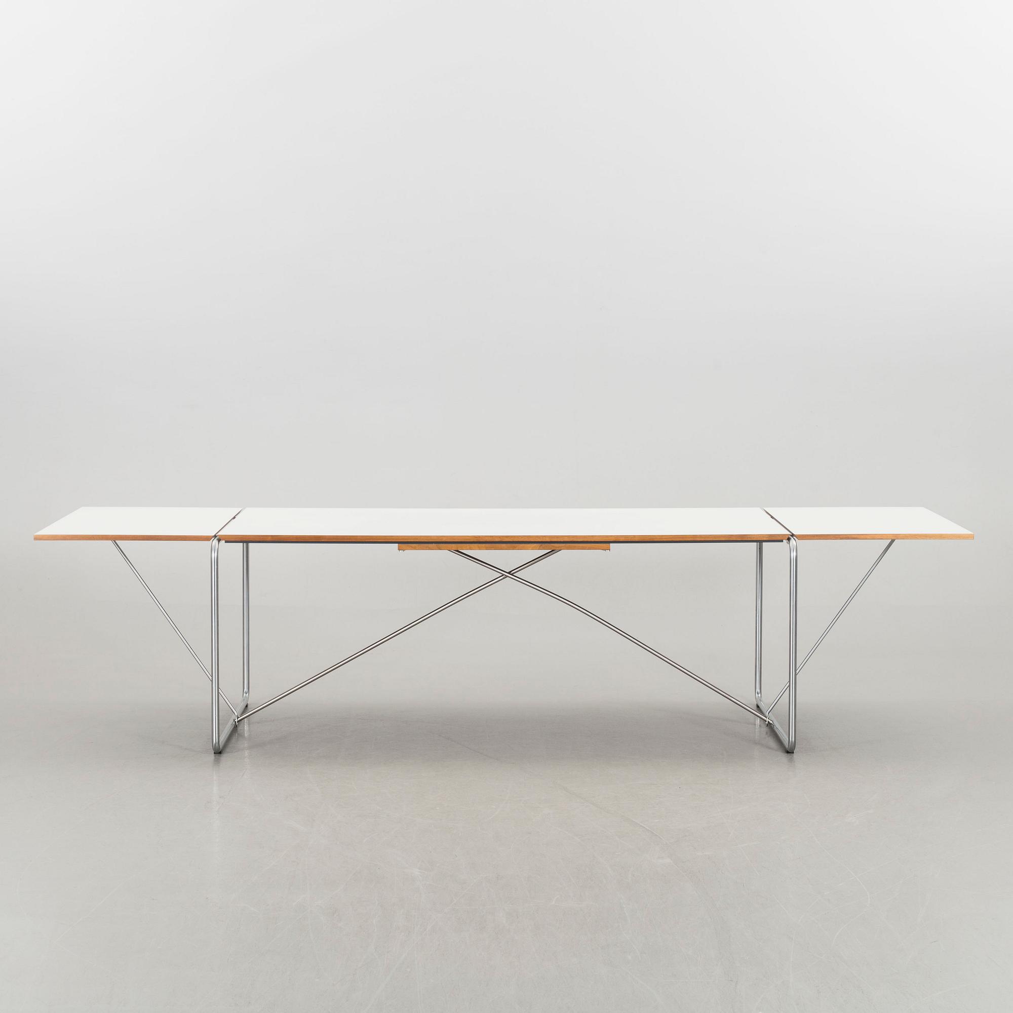 A Niels Haugesen dining table model nr 4750 Fredericia Furnitures Denmark alter part of the 20th century.