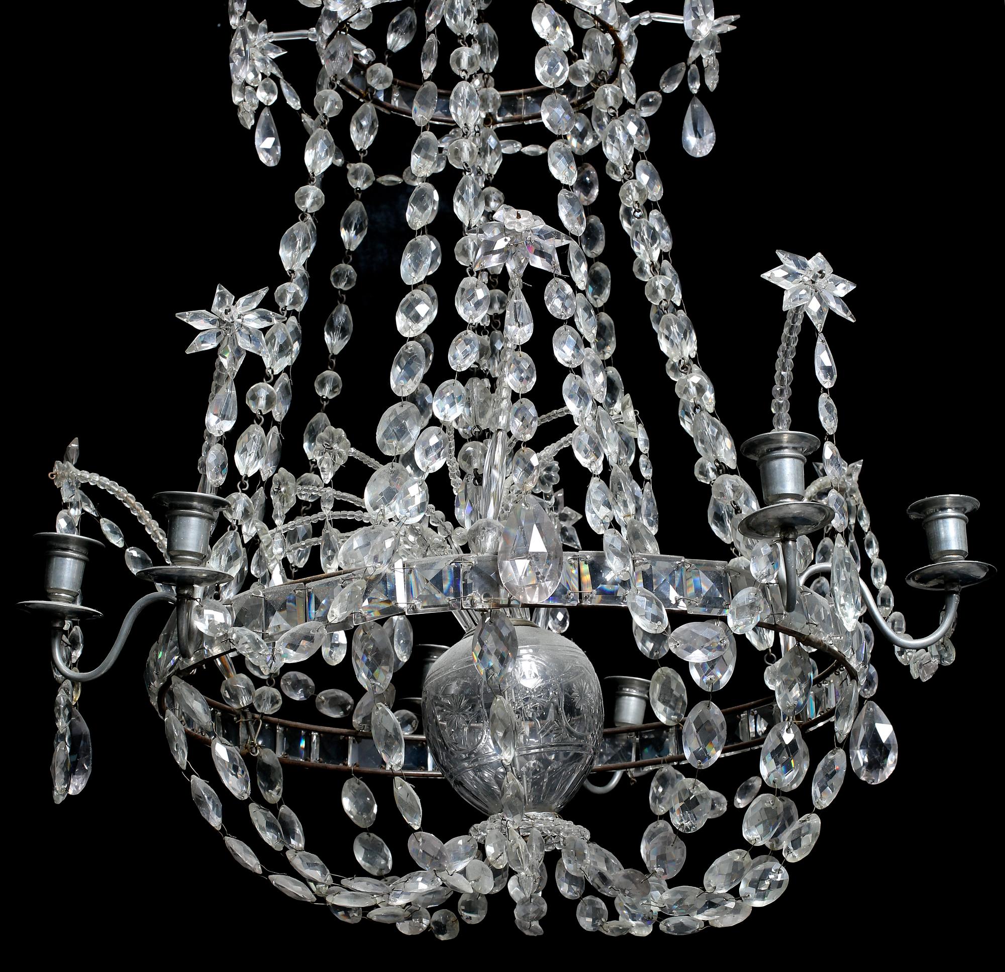 LJUSKRONOR, ett par, 1800-talets mitt. Höjd ca 80 cm.
