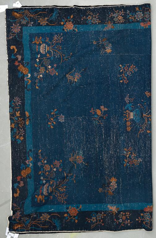 MATTA, Kina, antik. Ca 340 x 275 cm.