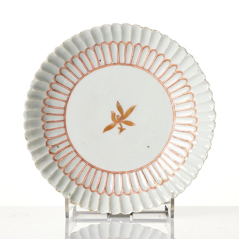 A tea pot with cover and stand, Qing dynasty, 18th century.