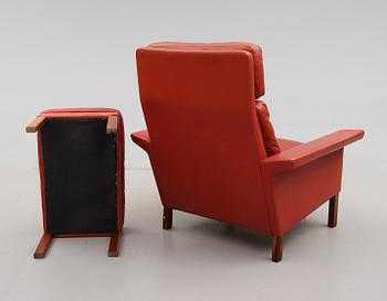 FÅTÖLJ med FOTPALL, 1900-talets andra hälft.