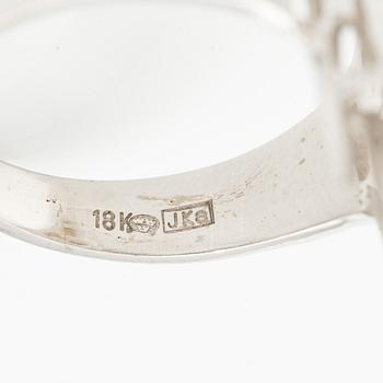 Ring 18K vitguld med odlade pärlor.