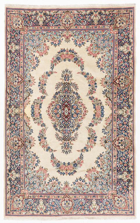 Rug, Kirman, 238 x 145 cm.