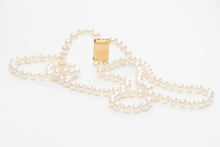 PÄRLCOLLIER, två-radigt, odlade saltvattenspärlor med lås i 14K guld.