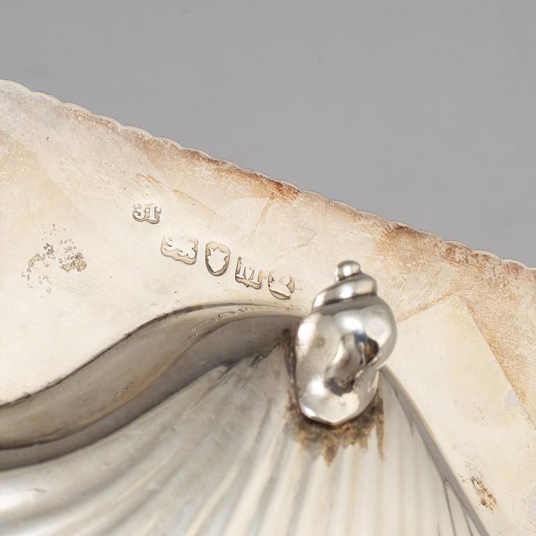 An English early 19th century pair of silver butter-shells, mark of London 1807.