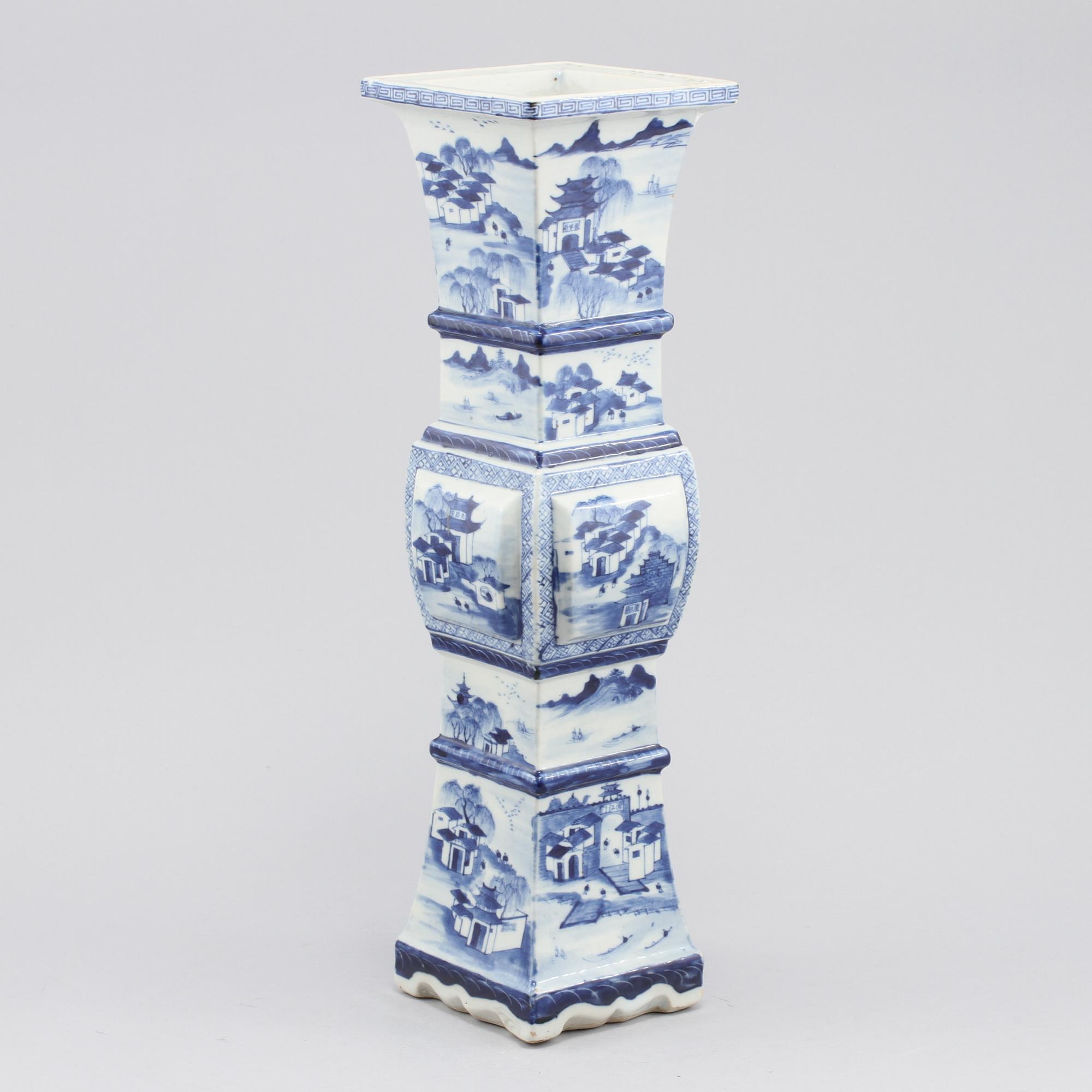 VAS, porslin, Kina, omkring sekelskiftet 1800/1900.