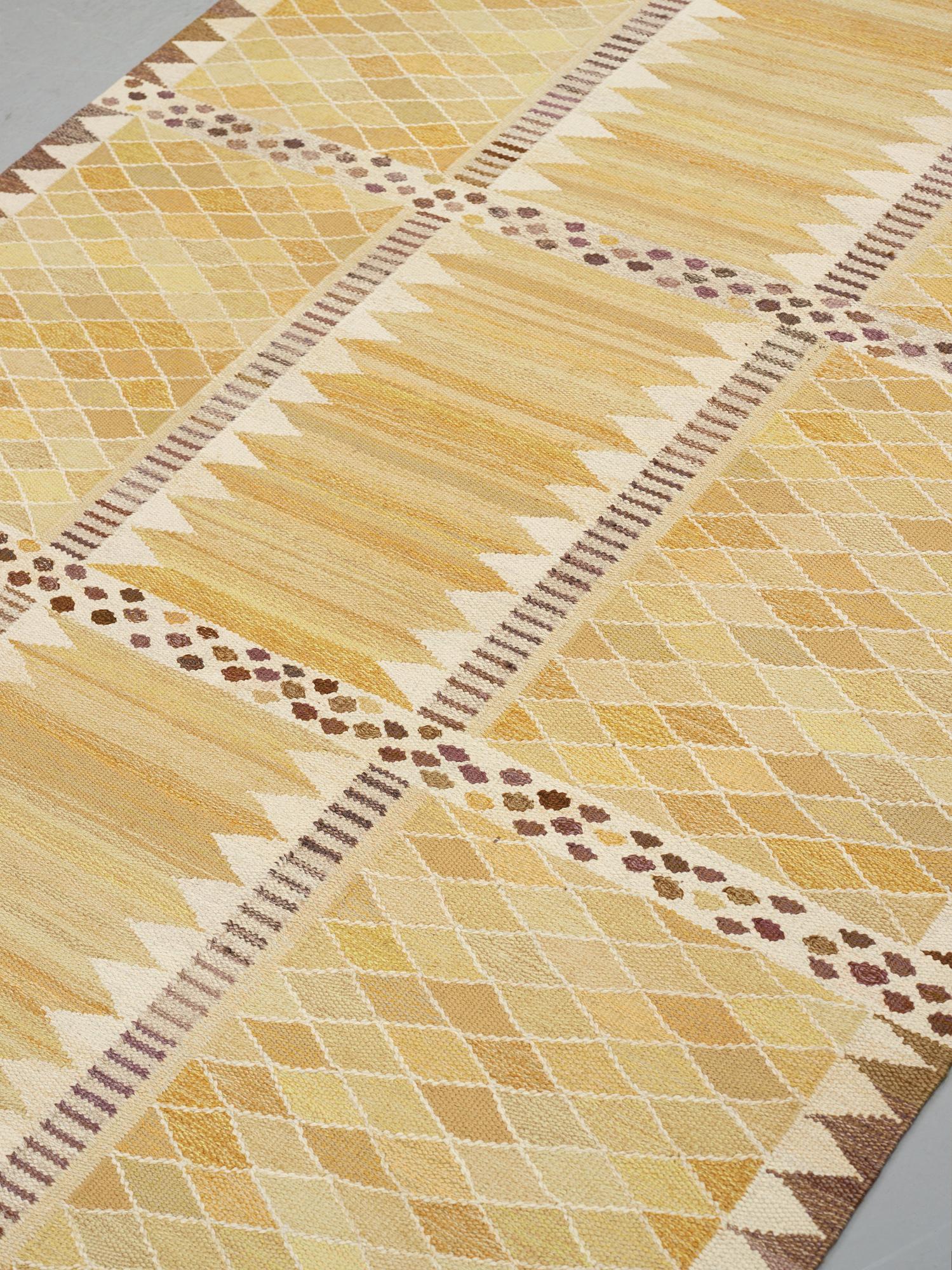 Marianne Richter, Matta, "Josefina gul", gobelängteknik, ca 226-227,5 x 171,5-175,5 cm, signerad AB MMF MR.
