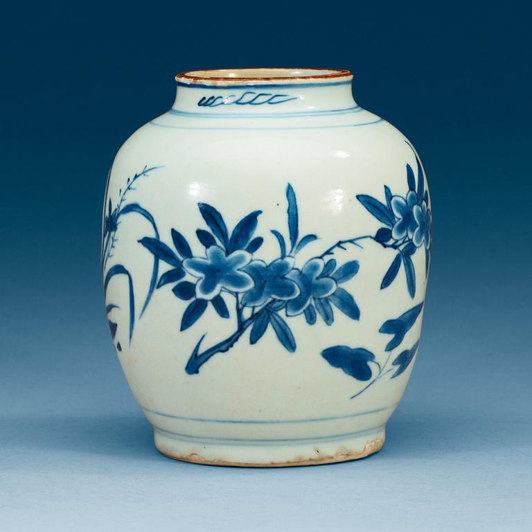 A blue and white Transitional vase, 17th Century.