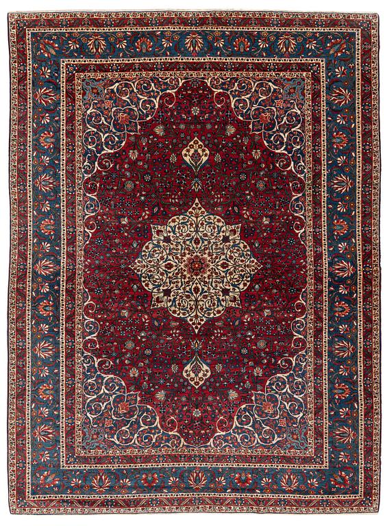 A carpet, semi-antique, Chāl Shotor, ca 421,5 x 316 cm.
