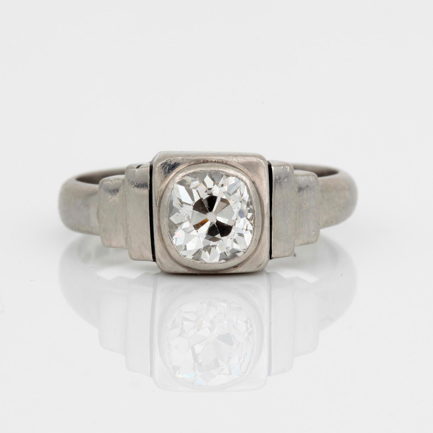 RING, platina med gammalslipad diamant, ca 1,00 ct, C G Hallberg, Malmö, 1934. Total vikt ca 8,11 g.