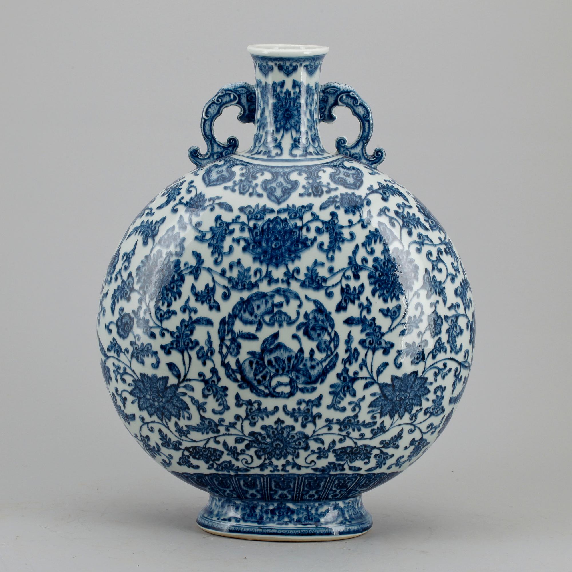 PILGRIMSFLASKA, porslin, Kina 1900-tal, modern tillverkning.