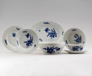 MATSERVIS, 59 delar, porslin, "Blå Blomst", Royal Copenhagen.