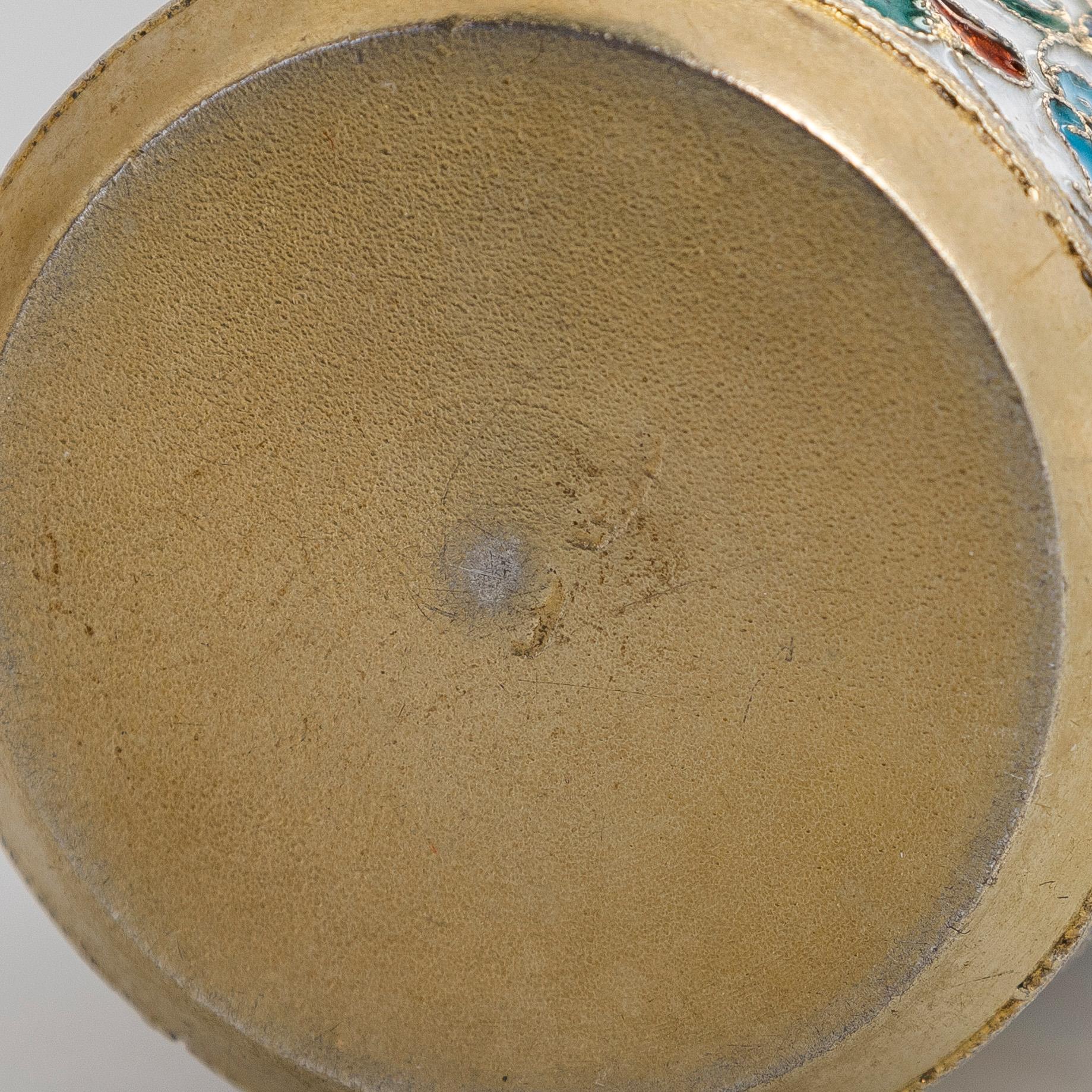 Ryyppykupit, pari, kullattu hopea, emali, Venäjä, n. 1900. Epäselvät leimat.
