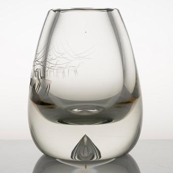 ERKKI VESANTO, taidelasi, kaivertajan signeeraus Käppi, Iittala.