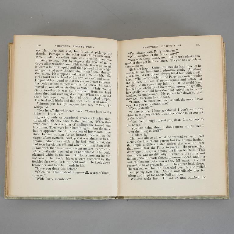 BOK, "Nineteen Eighty-Four", George Orwell, Secker & Warburg, London, 1949.