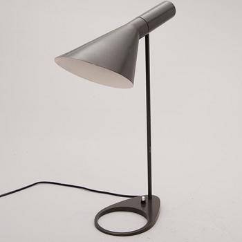 ARNE JACOBSEN, pöytävalaisin, "AJ", Louis Poulsen.