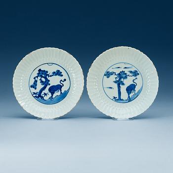 1753. A pair of blue and white dishes, Ming dynasty, Wanli (1573-1620).