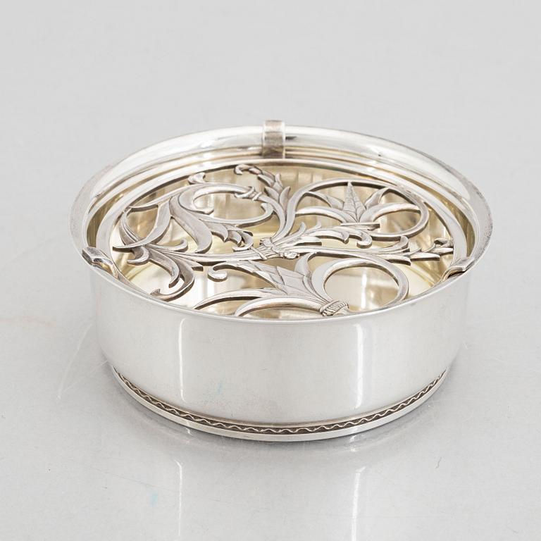 Atelier Borgila, a sterling silver ashtray, Stockholm 1943.