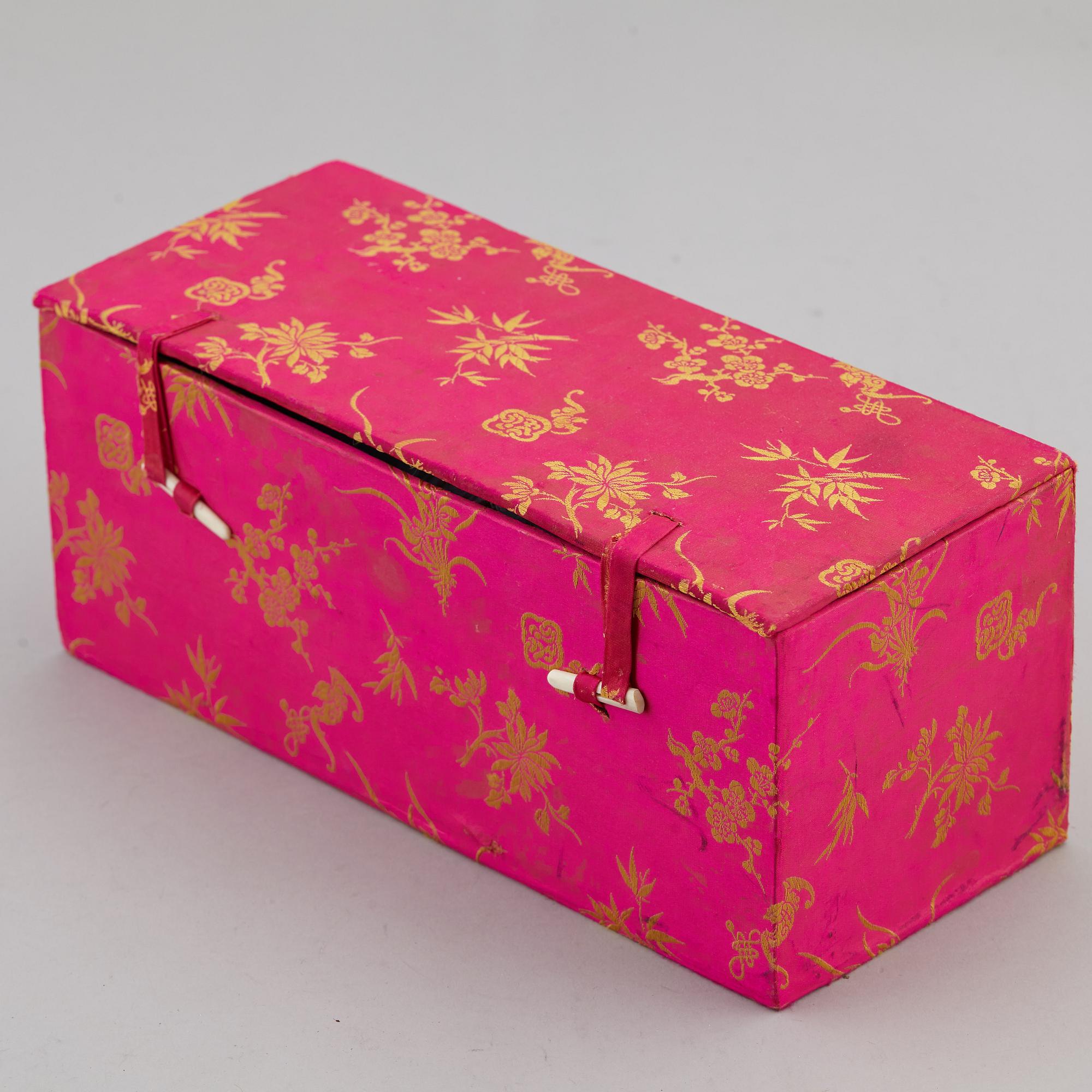 A Chinese eggshell porcelain vase, second half of the 20th century.