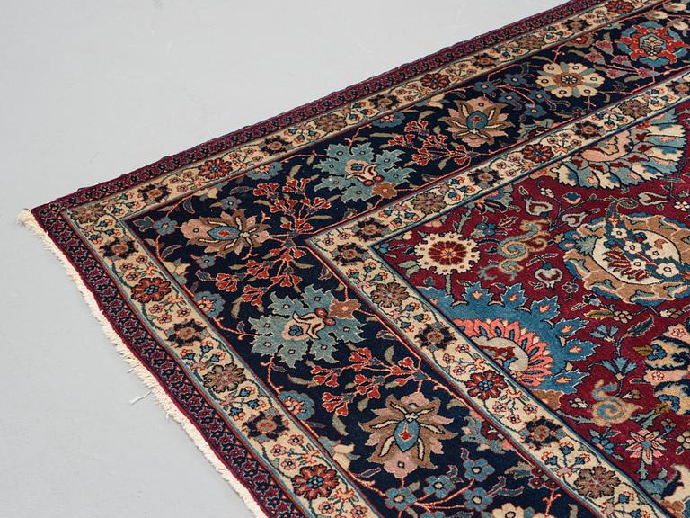 A carpet, semi-antique Tabriz, ca 413,5 x 328,5 cm.