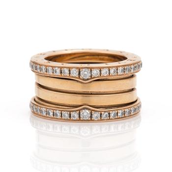 A Bulgari B-Zero ring with pavé set brilliant cut diamonds. Total carat weigh circa 1.56cts.