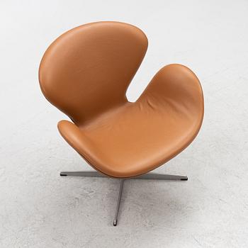 Arne Jacobsen, fåtölj, "Svanen", Fritz Hansen, Danmark, 1996.