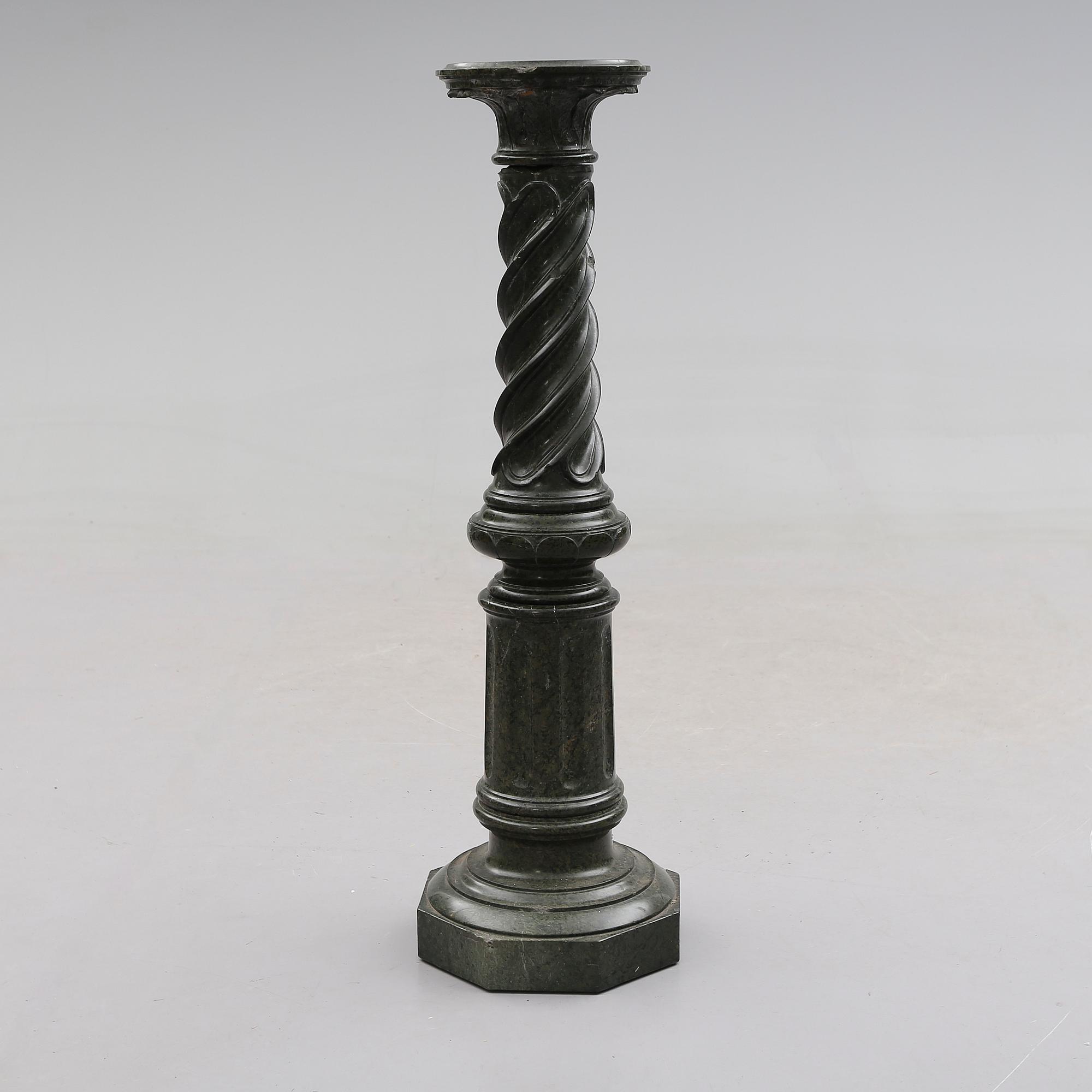 PIEDESTAL, serpentinsten, 1800-talets mitt.