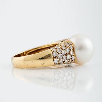 An 18K gold ring set with a cultured South Sea pearl and round brilliant-cut diamonds.