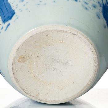 A blue and white Transitional jar, 17th Century.