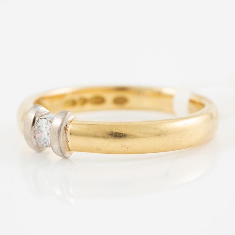Ring, 18K gold with brilliant-cut diamond.