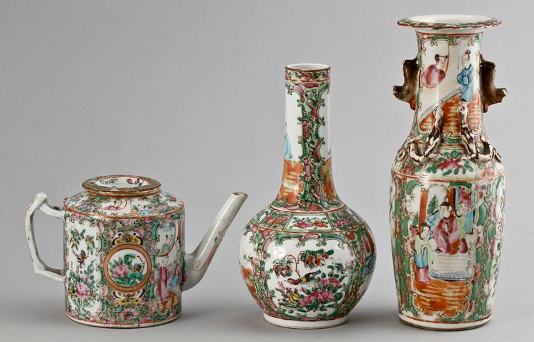 VASER 2 st SAMT TEKANNA, porslin, Kanton, Kina 1800-tal.