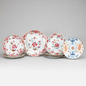 A set of six famille rose dinner plates and a serving dish, Qing dynasty, Qianlong (1736-95).