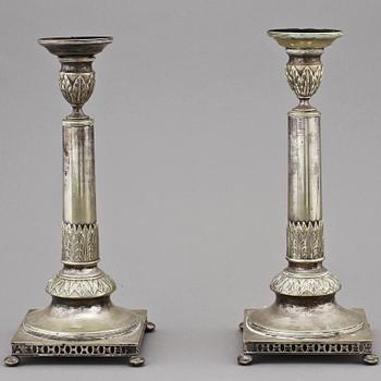 LJUSSTAKAR, ett par, nysilver, C G Hallberg, Stockholm, 1900-talets första hälft.