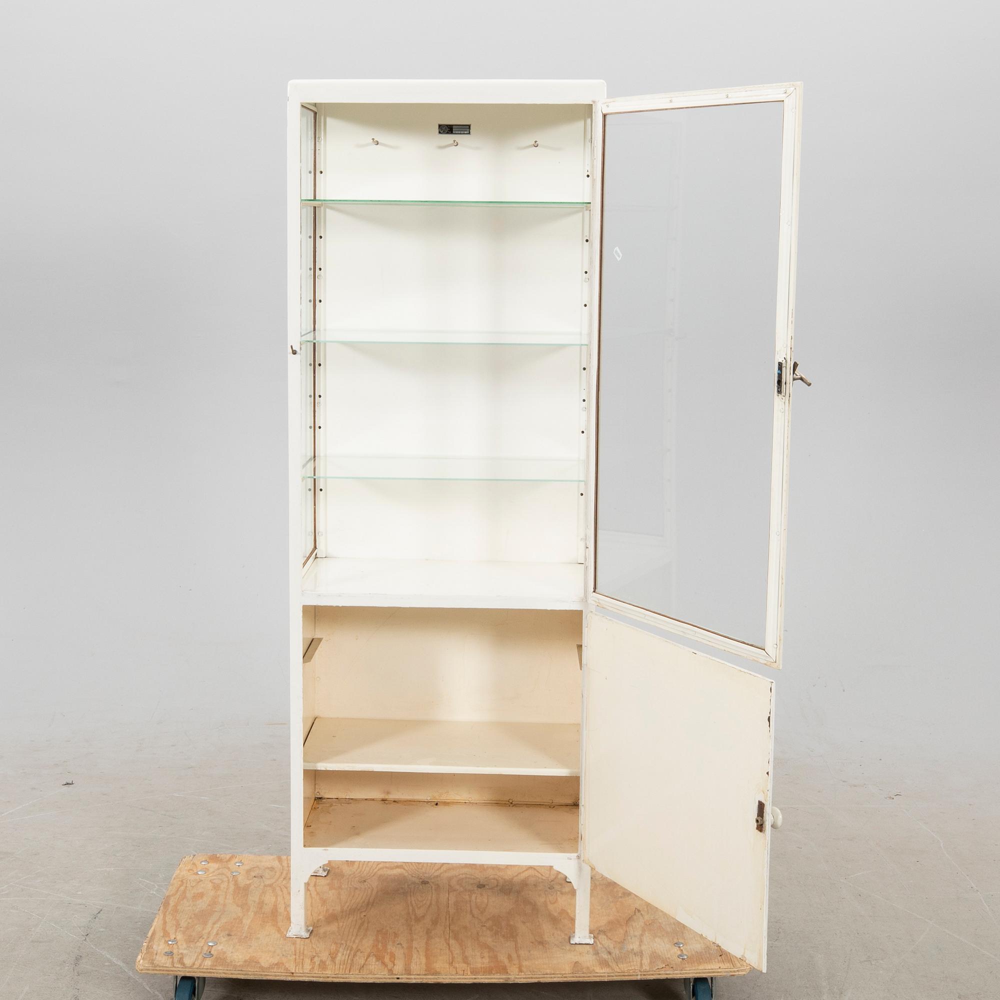 Läkarskåp mellaneuropa 1900.-talets mitt.