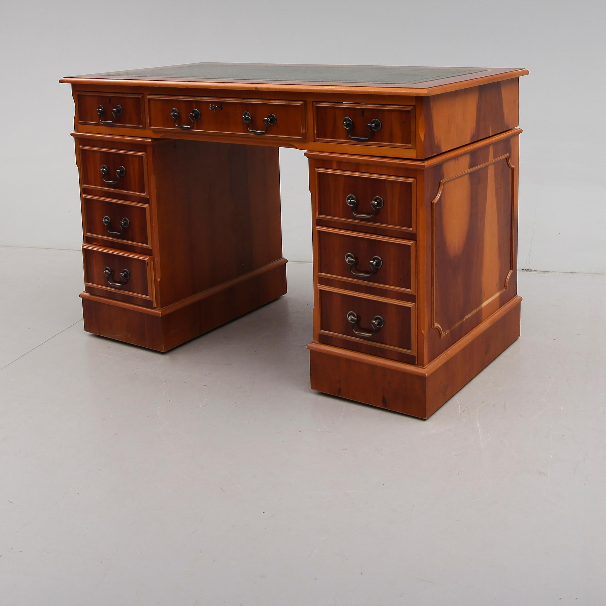 SKRIVBORD, England, 1900-talets andra hälft.