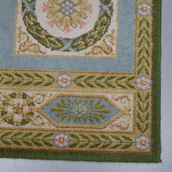 Matta, maskinvävd, Europa, ca 304 x 198 cm.