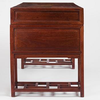 Skrivbord/partnersdesk, hardwood. Kina, sen Qingdynasti/tidigt 1900-tal.
