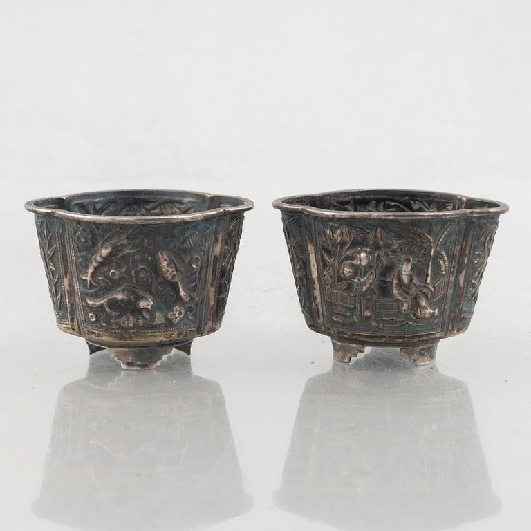 Koppar, två stycken, silver, Wang Hing, Hongkong.