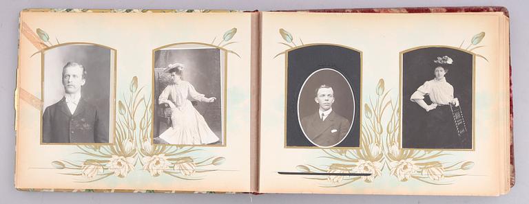 FOTOALBUM, jugend, omkring år 1900.