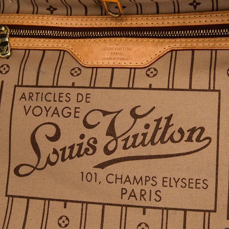 Louis Vuitton, a Monogram Canvas 'Neverfull MM' bag.
